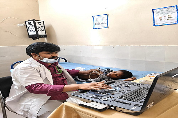 जिला प्रशासन की विशेष पहल पर गादीरास में लगा निःशुल्क मेगा मेडिकल कैंप