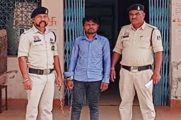 पूजा-पाठ और ताबीज का झांसा देकर महिला से अश्लील हरकत, आरोपी गिरफ्तार