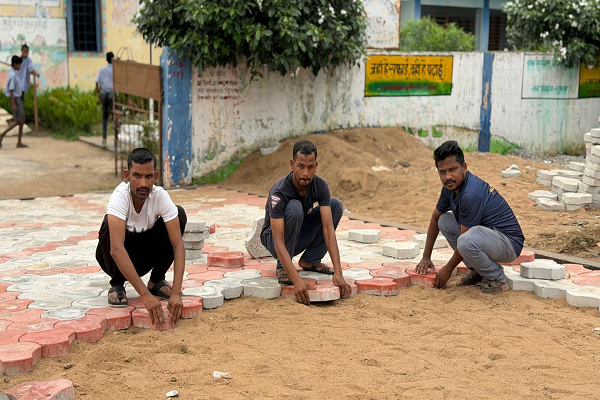 गांव में रोजगार, घर में खुशहाली से बदल रही ग्रामीणों की जिंदगी