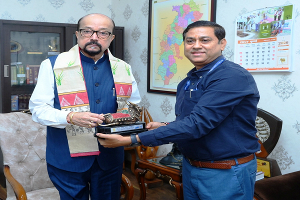 राज्यपाल श्री रमेन डेका से एनएचएआई के क्षेत्रीय अधिकारी ने की भेंट