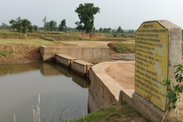 अंधेरगढ़ नाला का पक्का चेक डेम बना किसानों की उम्मीद, 12.5 एकड़ खेतों को मिलेगा सिंचाई का संबल
