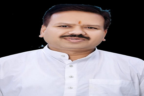 श्रमिकों को योजनाओं का लाभ दिला पाने में साय सरकार असफल : विनोद चंद्राकर