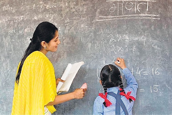सुकमा के स्कूलों में किताबों का संकट, 38 हजार से ज्यादा छात्रों की पढ़ाई प्रभावित
