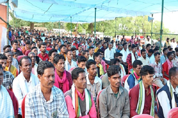 दरभा के जैगूर से गूंजा मन की बात प्रधानमंत्री के संदेश को सुनने उमड़ा जनसैलाब