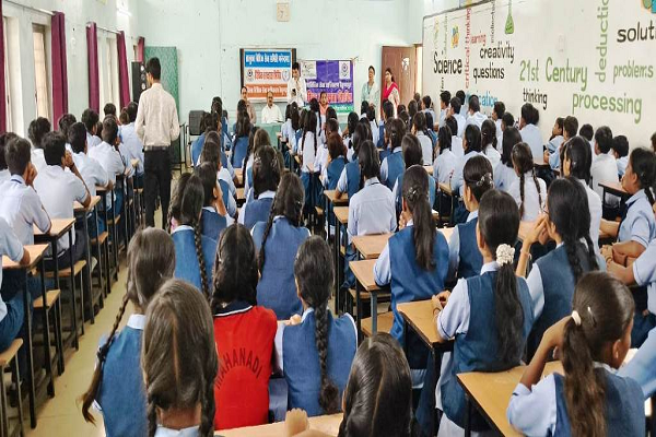 छात्रों को मिली कानूनी अधिकारों, साइबर-सड़क सुरक्षा, पॉक्सो अधिनियम की जानकारी