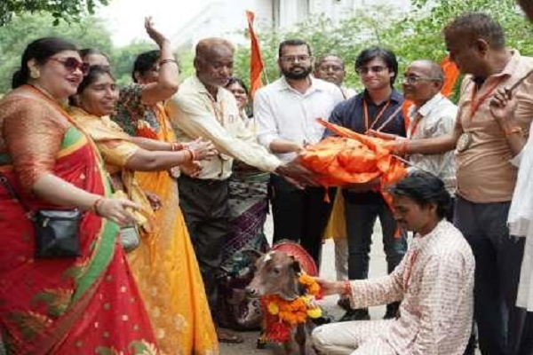राष्ट्रव्यापी गौ सम्मान आह्वान अभियान अंतर्गत निकाली गई भव्य गौ सम्मान शोभायात्रा