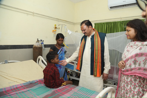  स्वास्थ्य मंत्री श्री जायसवाल ने कांकेर जिला अस्पताल सहित विभिन्न स्वास्थ्य केन्द्रों का निरीक्षण