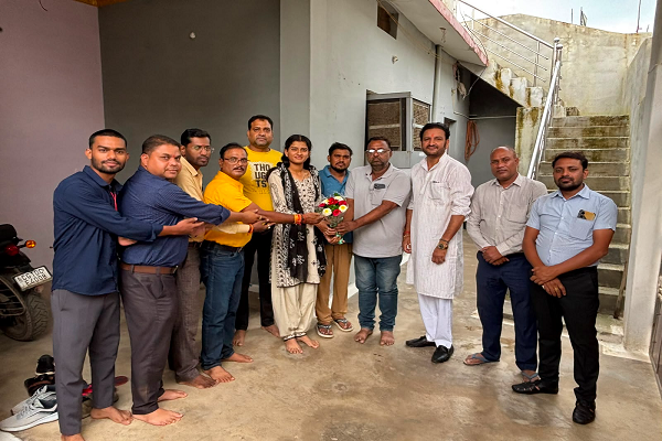 सीआईएसएफ मे चयनित अंजलि क़ो हार्दिक शुभकामनाएं दी मेडिकल टीम