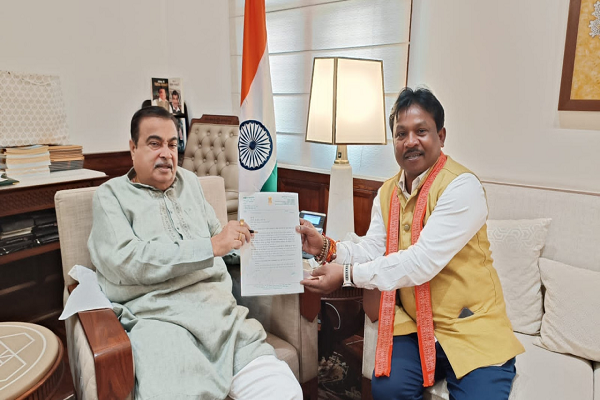 रायपुर : बस्तर में सड़क विकास को मिलेगी नई गति : सांसद महेश कश्यप ने केंद्रीय मंत्री नितिन गडकरी से की मुलाकात