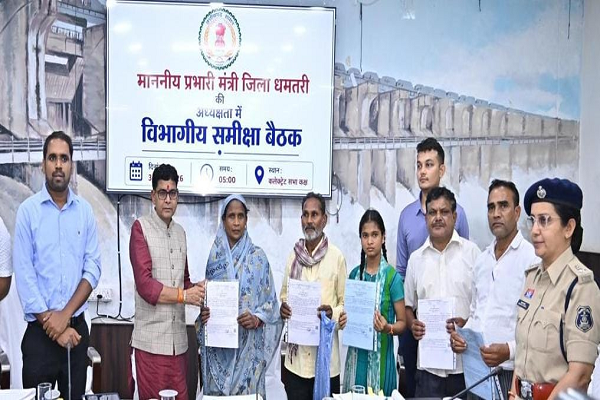 रायपुर : राजस्व मामलों में देरी बर्दाश्त नहीं, समय पर निपटाएं नामांतरण और बंटवारा-मंत्री श्री टंक राम वर्मा