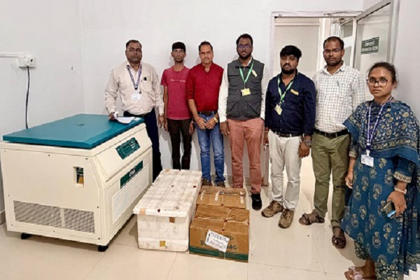 बिना लाइसेंस के चल रहे सहयोग ब्लड सेंटर सारंगढ़ की सामग्री जब्त