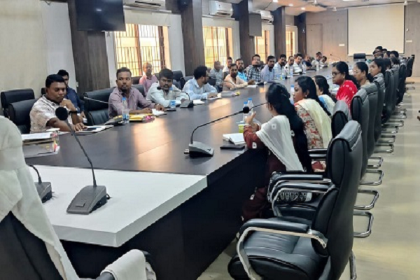 अपर कलेक्टर की अध्यक्षता में राजस्व कर्मचारियों को मिला प्रशिक्षण