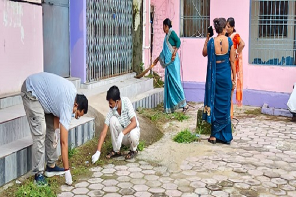 जनपद पंचायत सूरजपुर परिसर में हुआ स्वच्छता श्रमदान का आयोजन