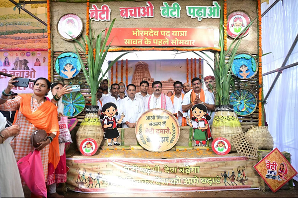  *भोरमदेव पदयात्रा में &lsquo;बेटी बचाओ, बेटी पढ़ाओ&rsquo; का संदेश बना आकर्षण का केंद्र*