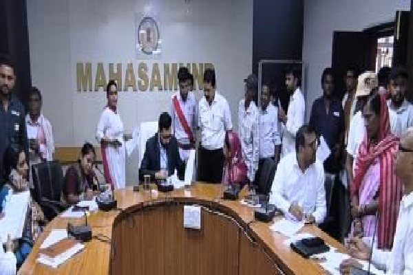 कलेक्टर ने सुनी आमजनों की समस्याएं, संबंधित विभागों को त्वरित निराकरण के दिए निर्देश