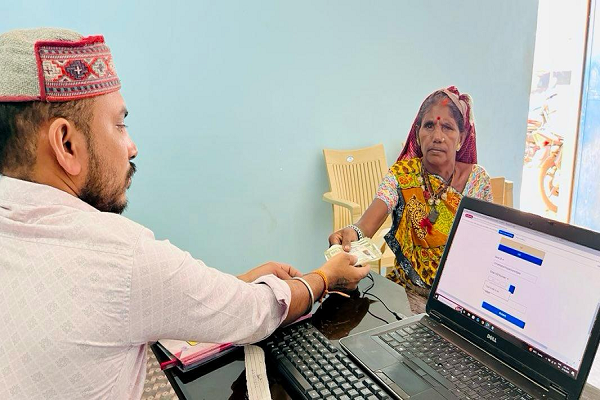 अटल डिजिटल सुविधा केंद्र बना ग्रामीणों का भरोसेमंद साथी
