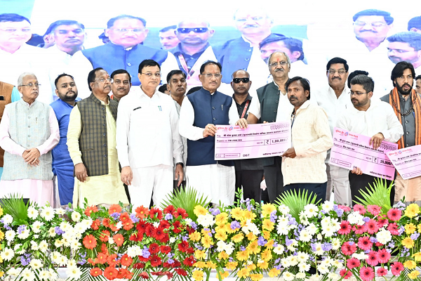 विशेष लेख : ढाई साल की उपलब्धियाँ- छत्तीसगढ़ का श्रमिक कल्याण के क्षेत्र में नई पहचान