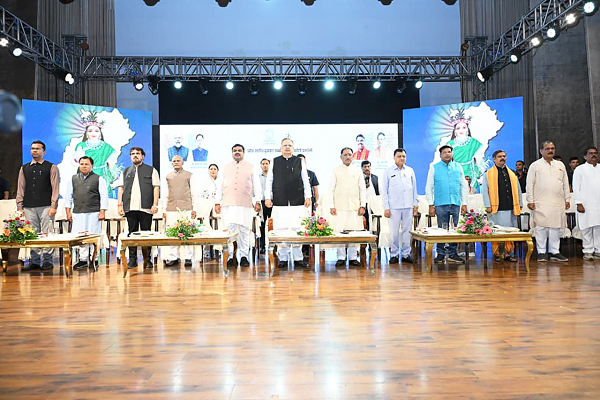  कोसा की चमक अब वैश्विक बाजार तक : मुख्यमंत्री ने लॉन्च किया छत्तीसगढ़ का प्रीमियम हैंडलूम ब्रांड 'कोशल फैब