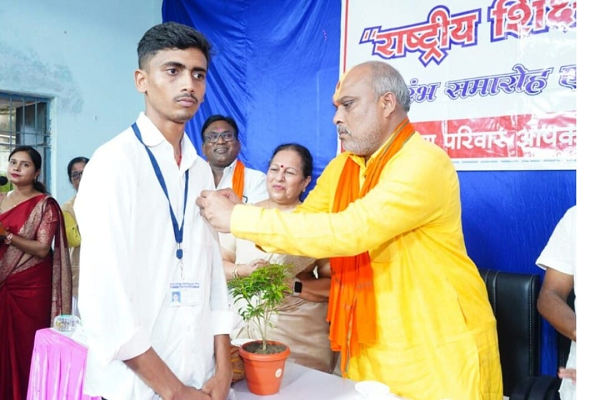 नौकरी देने वाले बनें: रिसाली कॉलेज में छात्रों को विधायक चंद्राकर का संदेश