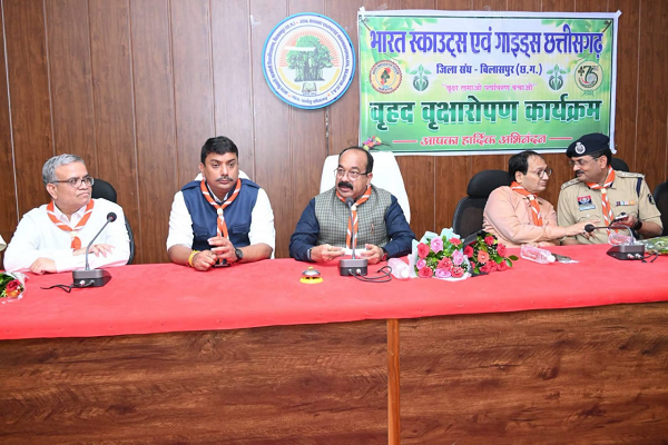 उप मुख्यमंत्री श्री अरुण साव ने किया पौधारोपण, बोले हरियाली बढ़ेगी तो पर्यावरण भी स्वस्थ और सुंदर बनेगा