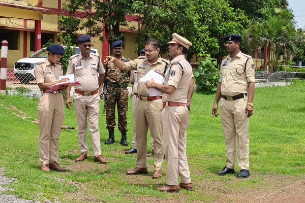 पुलिस अधीक्षक जितेंद्र कुमार यादव ने जिले के सीमावर्ती थाना, पुलिस कैम्प एवं रक्षित केन्द्र का किया निरीक्षण