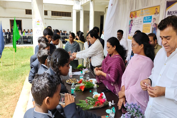  विधायक सुश्री उसेंडी ने बच्चों को एल्बेंडाजोल की गोली खिलाकर किया राष्ट्रीय कृमि मुक्ति दिवस का शुभारंभ