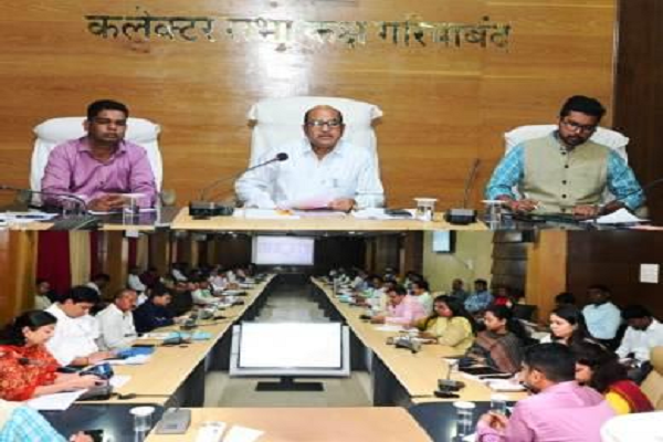 जनप्रतिनिधियों की अनुशंसा से स्वीकृत कार्यों में गुणवत्ता और समयबद्धता सुनिश्चित करें : कलेक्टर उइके