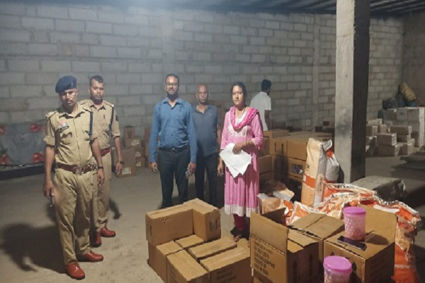 अवैध रुप से भण्डारित उर्वरकों/कीटनाशकों के चार गोदाम शील की गई