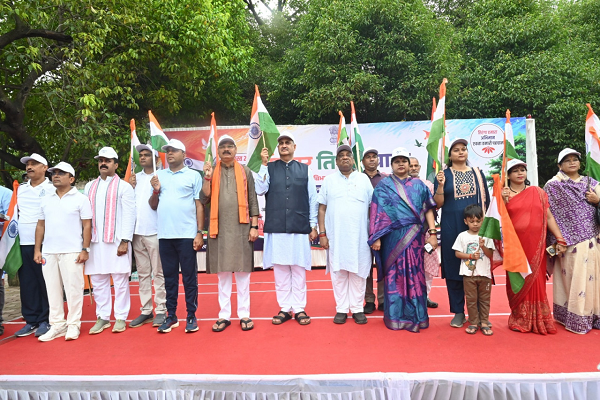  तिरंगा यात्रा में गूंजा देशभक्ति का संदेश, जांजगीर-चांपा में उमड़ा जनसैलाब