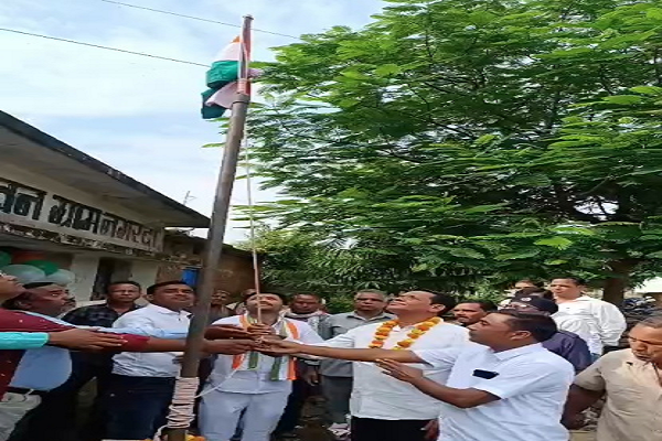 नगरदा में उत्साह से मनाया गया स्वतंत्रता दिवस, ग्रामीणों ने लिया नशामुक्ति का संकल्प