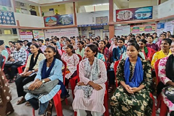 शासकीय दंतेश्वरी स्नातकोत्तर महाविद्यालय में दीक्षारंभ कार्यक्रम का हुआ आयोजन