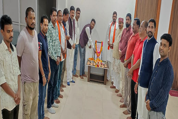  अटल जी की पुण्यतिथि पर भाजपा कार्यकर्ताओं ने दी श्रद्धांजलि