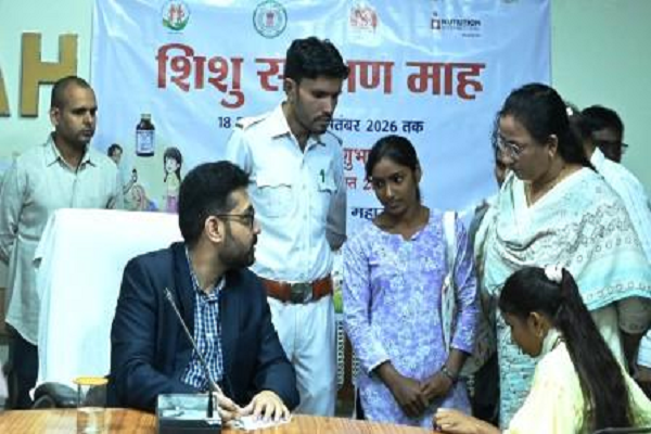 कलेक्टर लंगेह ने सुनी आवेदकों की समस्याएं, संबंधित विभाग को निराकरण के दिए निर्देश