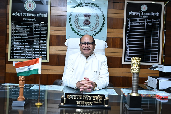 प्रदेश के शीर्ष पांच अधिकारियों में शामिल हुए कलेक्टर श्री उइके बायोमेट्रिक ई-अटेंडेंस में कलेक्टर बीएस उइके का उत्कृष्ट प्रदर्शन जुलाई के 23 कार्य दिवसों में समय पर उपस्थिति, हासिल किए 100 में 100 अंक