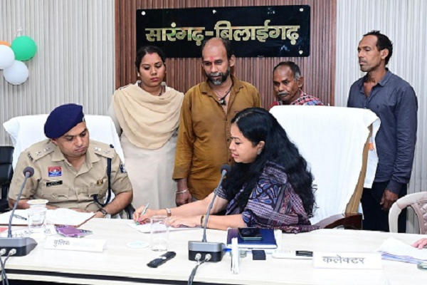 जनदर्शन में कलेक्टर और एसपी ने सुने लोगों की फरियाद
