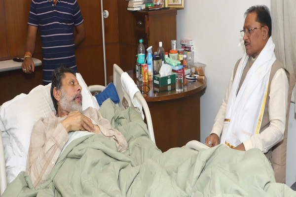  स्वास्थ्य लाभ ले रहे जगदलपुर विधायक श्री किरण सिंह देव से मिले मुख्यमंत्री श्री विष्णुदेव साय