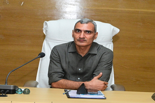 जिले के नवनियुक्त कलेक्टर श्री रणबीर शर्मा ने किया पदभार ग्रहण