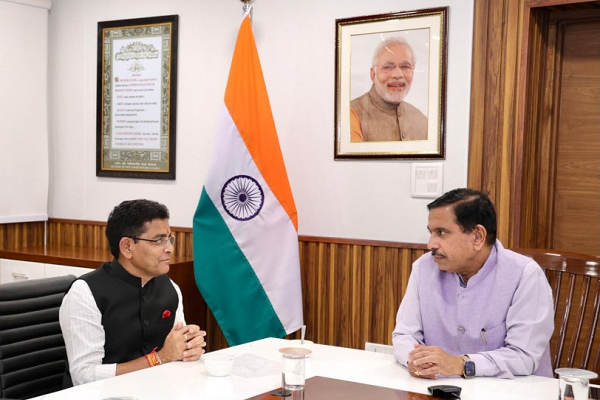 ​बलौदाबाजार में जल्द खुलेगा केंद्रीय विद्यालय, केंद्रीय मंत्री जोशी से मिले मंत्री वर्मा