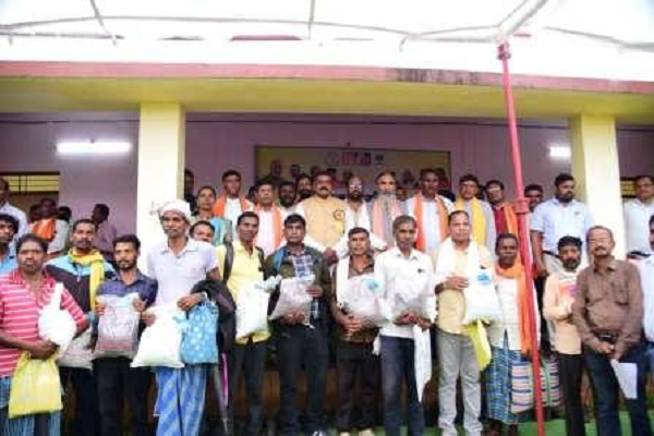 शिविर में ग्रामीणों को मिला शासकीय योजनाओं का लाभ, सांसद भोजराज नाग व विधायक टेकाम हुए शामिल
