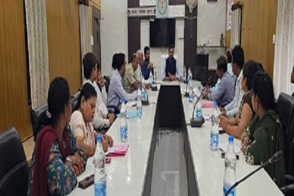 कुरूद में महाविद्यालयों की शैक्षणिक एवं अधोसंरचना व्यवस्था की समीक्षा