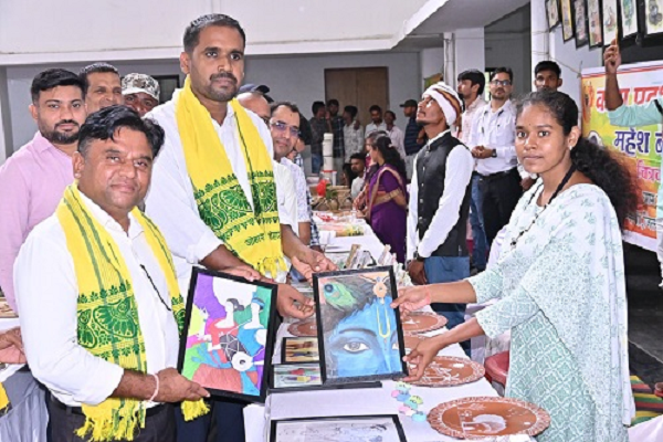 जनजातीय कारीगरों के हुनर को मिलेगा बाजार, ट्राइफेड से जुड़कर राष्ट्रीय स्तर पर पहचान बनाने का अवसर
