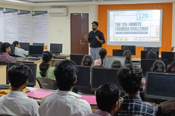 एसएसआईपीएमटी में &lsquo;स्पार्क टू प्रॉफिट&rsquo; वर्कशॉप : विद्यार्थियों ने सीखे स्टार्टअप और प्रॉफिट मेकिंग के मूलमंत्र