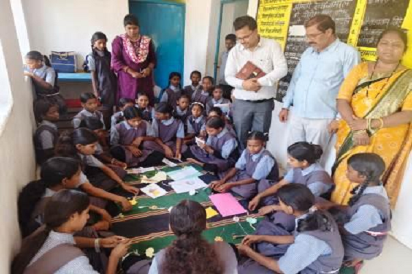 बैगलेस डे पर विद्यार्थियों ने पेश की रचनात्मकता और पर्यावरण संरक्षण की मिसाल