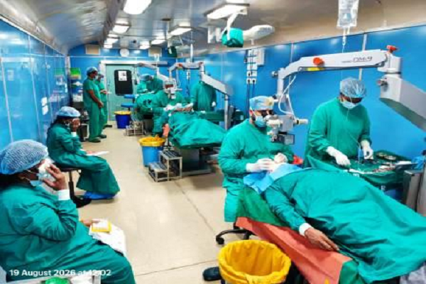 कलेक्टर रेना जमील के मार्गदर्शन में लोगों को मिल रही बेहतर स्वास्थ्य सुविधाएं