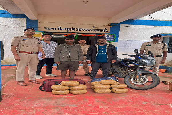  मैनपुर में 7.72 लाख का गांजा जब्त, महाराष्ट्र के दो तस्कर गिरफ्तार   0 15.44 किलो गांजा के साथ तस्करी में इस्तेमाल बाइक भी जब्त।  0 ओडिशा से महाराष्ट्र ले जा रहे थे गांजा।