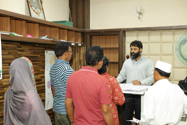कलेक्टर रोहित व्यास ने जनदर्शन में सुनी आमजन की समस्याएं