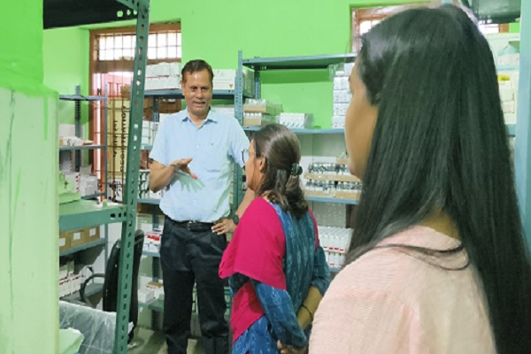 संभागायुक्त सत्य नारायण राठौर ने किया प्राथमिक स्वास्थ्य केन्द्र नांदघाट का आकस्मिक निरीक्षण