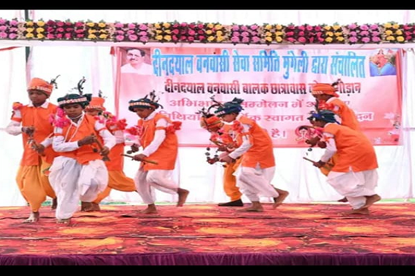  *​भटकाव की राह पर वनांचल की 'आदर्श' संस्था*: सेवा के नाम पर सिर्फ धन संग्रह और दिखावे का खेल