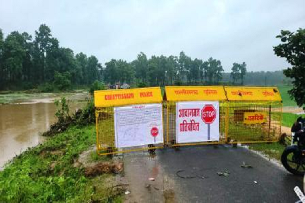 तरईया नदी पर पुल क्षतिग्रस्त, आवागमन पर प्रशासन ने लगाई रोक