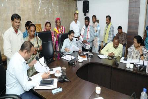 कलेक्टर जनदर्शन में 45 आवेदन प्राप्त, शीघ्र निराकरण करने अधिकारियों को दिए निर्देश